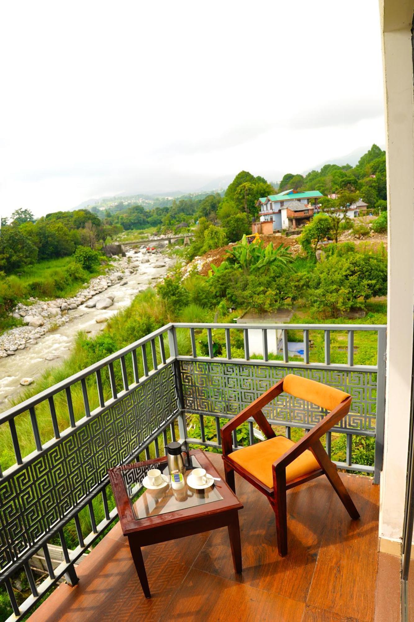 Aachman River And Valley View Resort Dharamshala - A Riverside Resort With Balcony View Экстерьер фото
