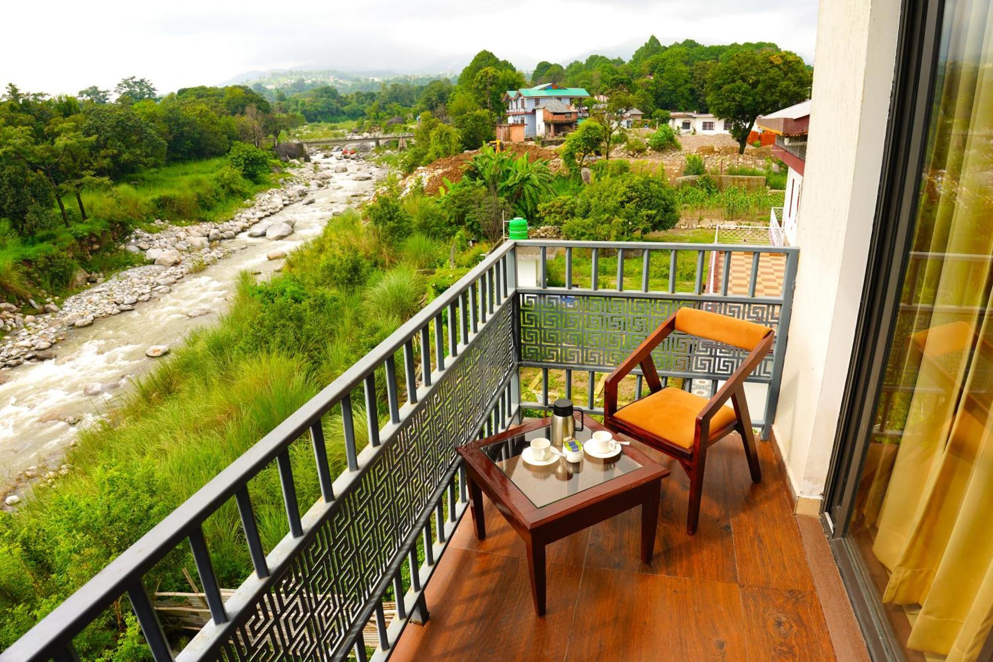 Aachman River And Valley View Resort Dharamshala - A Riverside Resort With Balcony View Экстерьер фото