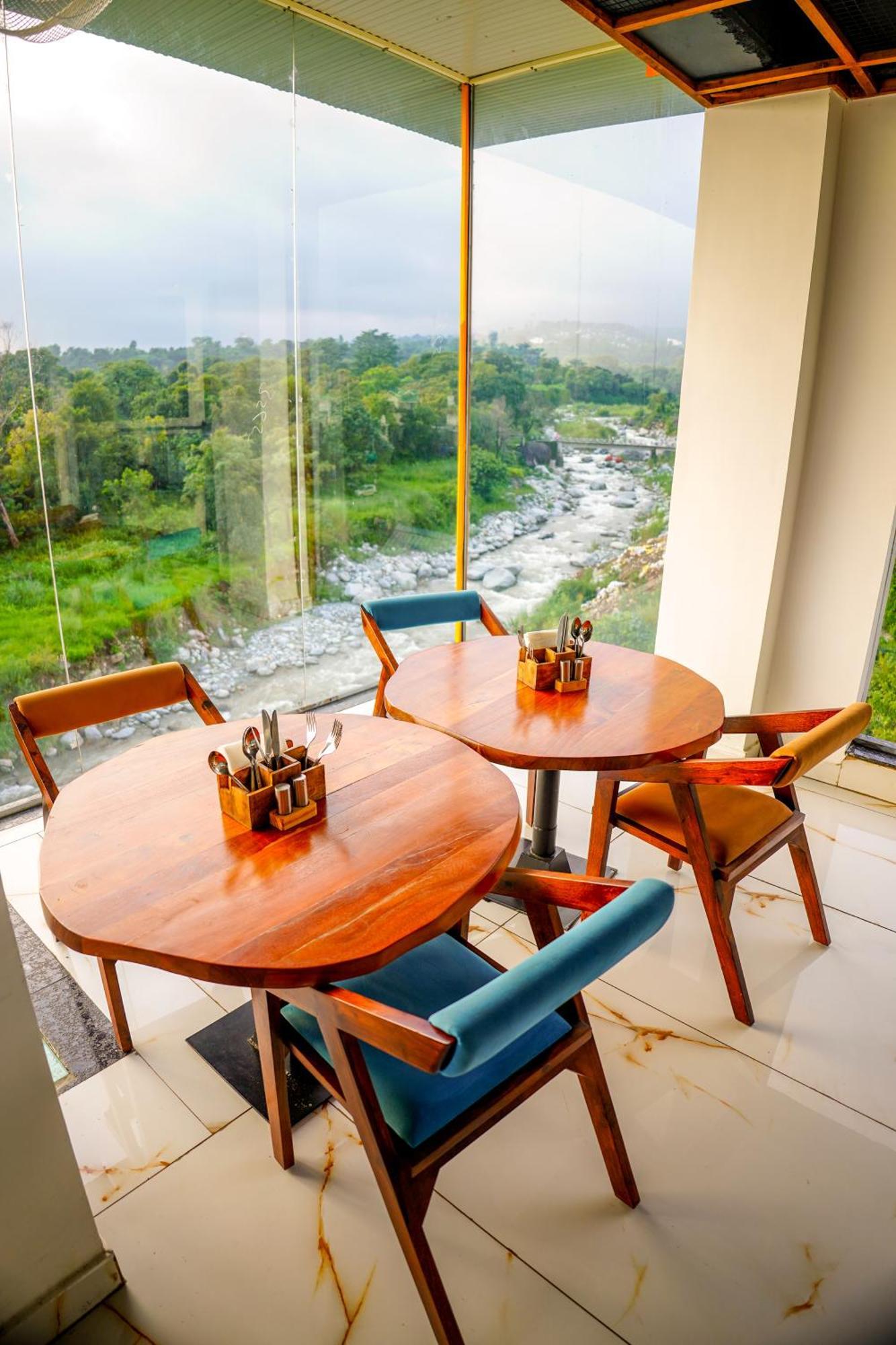 Aachman River And Valley View Resort Dharamshala - A Riverside Resort With Balcony View Экстерьер фото